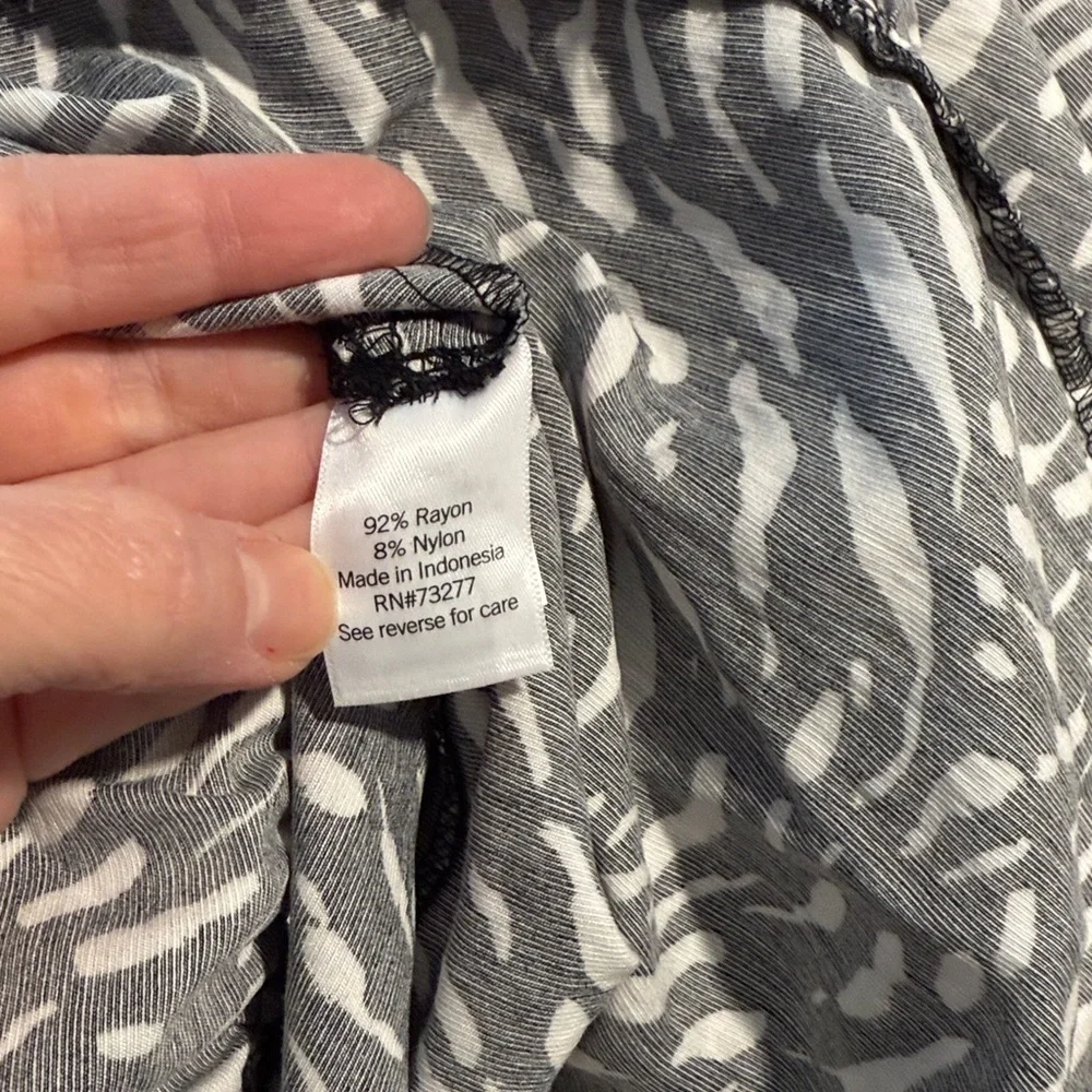 Nine West Set - Midi Skirt with Slit and V Neck Sleeveless Shell Top Medium EUC - Picture 12 of 13